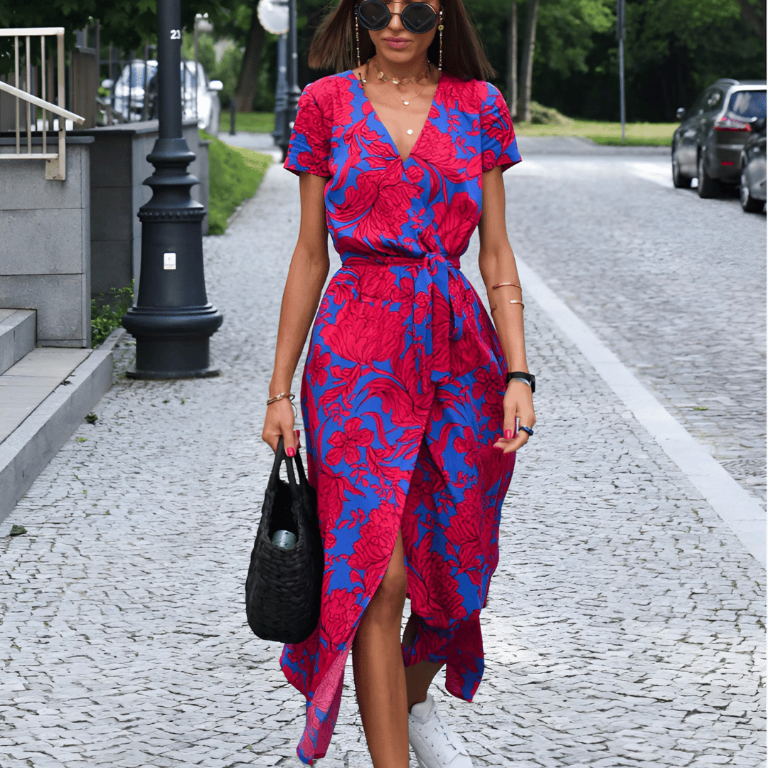 Abito da donna con spacco e laccio da annodare