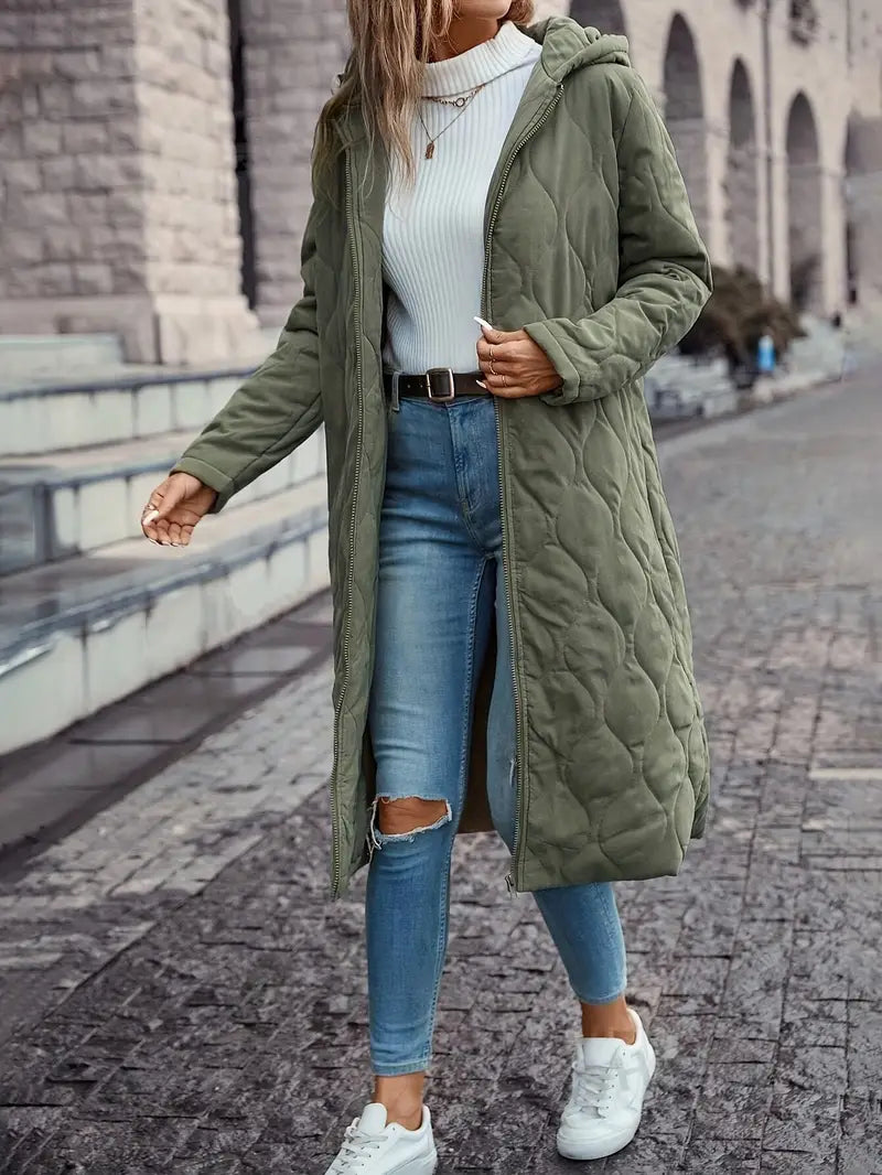 Cappotto trapuntato lungo da donna con cappuccio, cerniera e vestibilità morbida