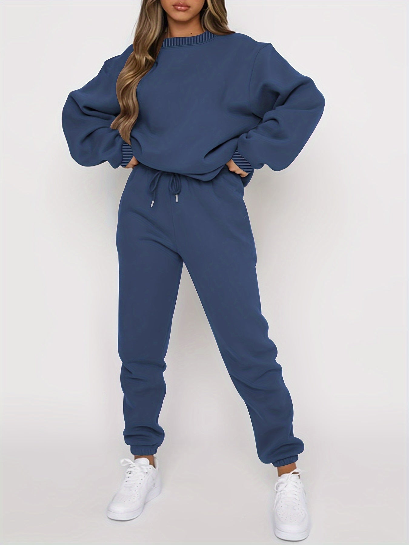 Completo alla moda e comodo per l'autunno