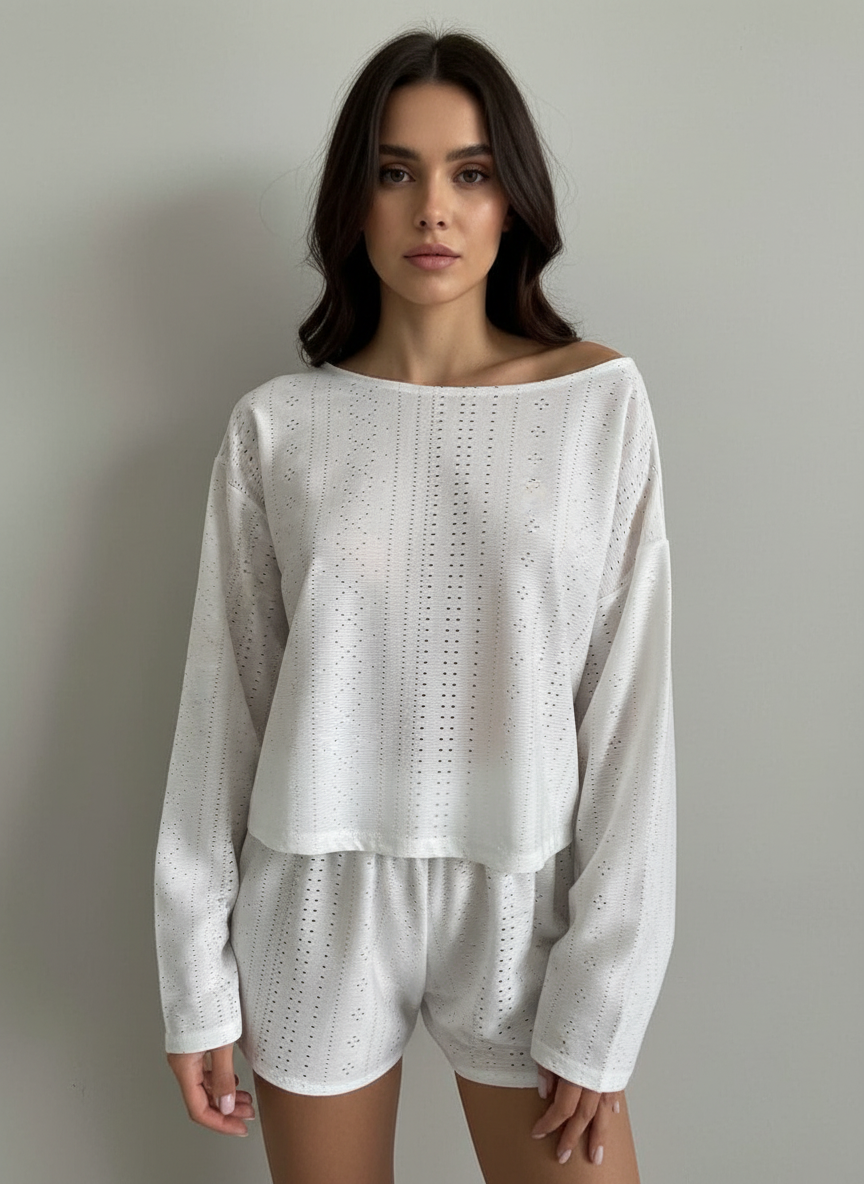 Completo da donna leggero con maglia e pantaloncini dal design morbido e leggero