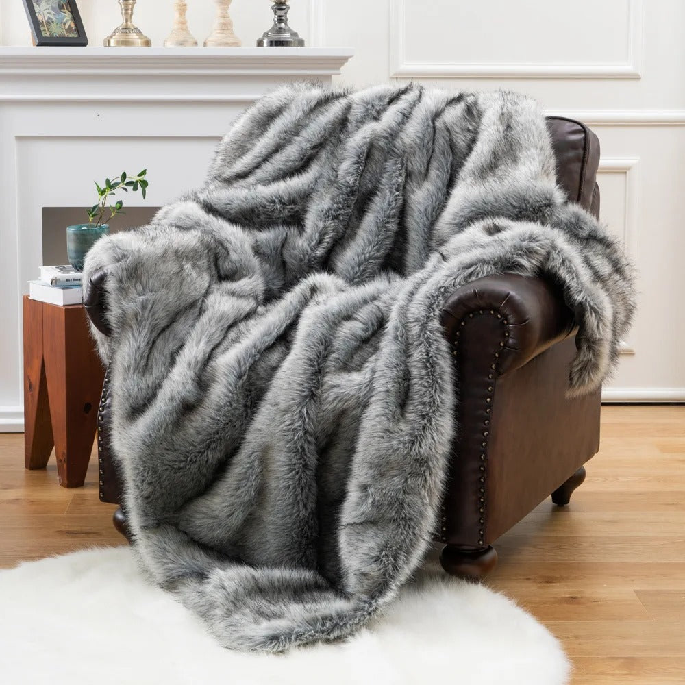 Coperta di Lusso in Pelliccia Ecologica - Calore e Stile per la Tua Casa