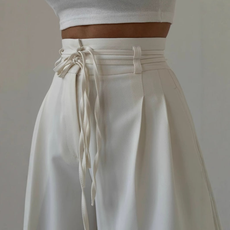 Pantaloni da donna a vita alta con pieghe e gamba larga
