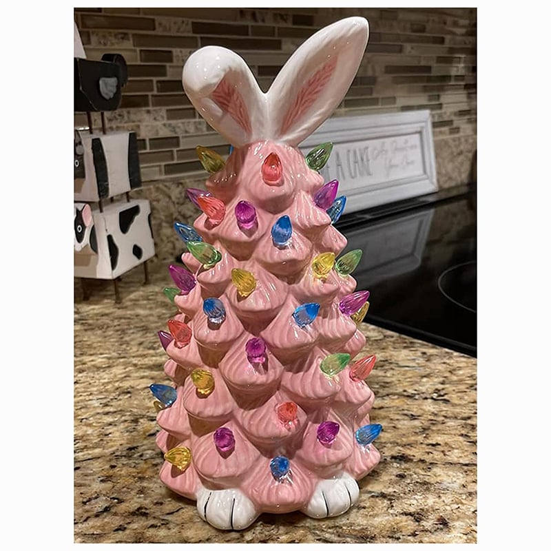 Albero di Natale rosa con orecchie da coniglio