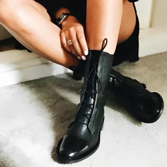 Anfibi da Donna Stringati a Mezza Gamba