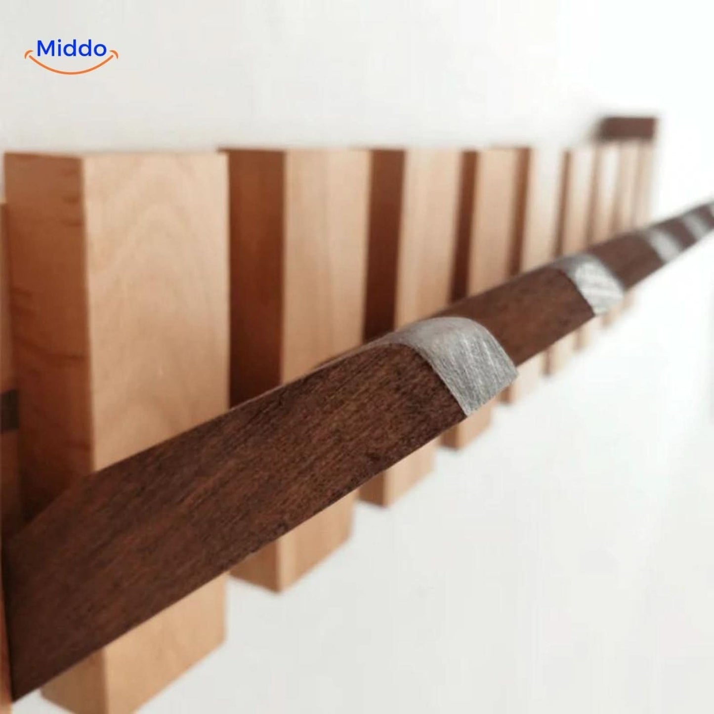 Appendiabiti da parete in legno fatto a mano a forma di pianoforte