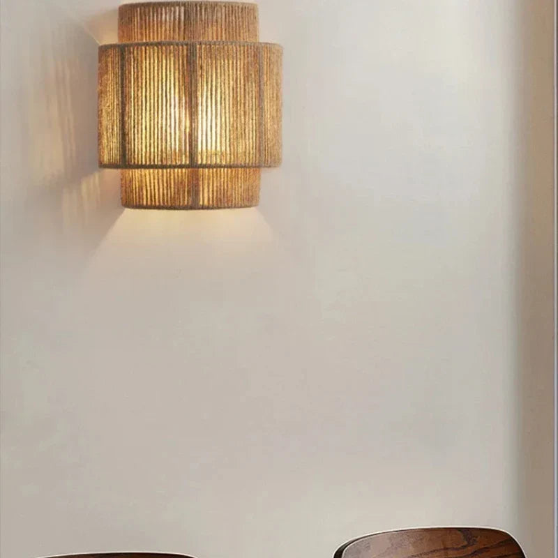 Applique da parete in rattan intrecciata a mano