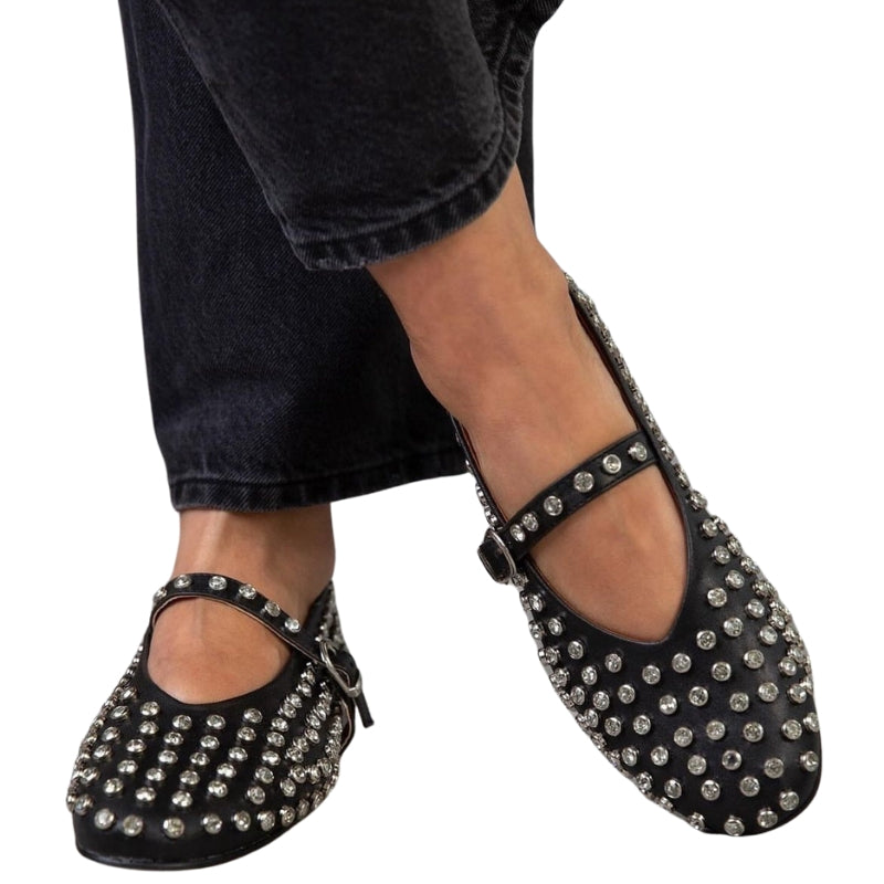 Ballerine Mary Jane fresche con cinturino lucido e borchie decorative