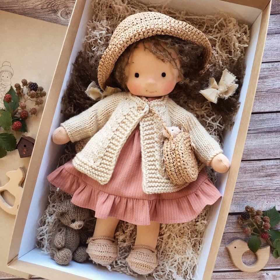 Bambola fatta a mano in morbido peluche – Giocattolo waldorfiano
