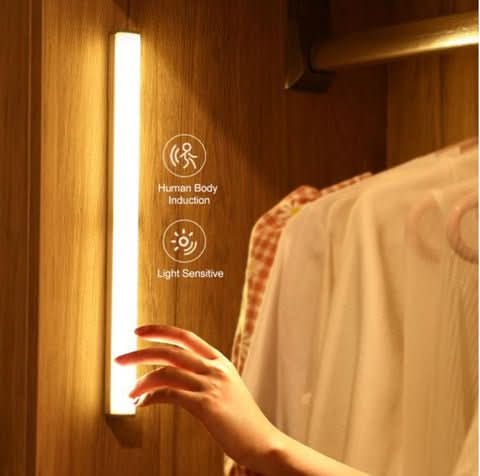 Barra luminosa a LED con sensore di movimento – Senza fili, alimentazione tramite USB/batterie AAA