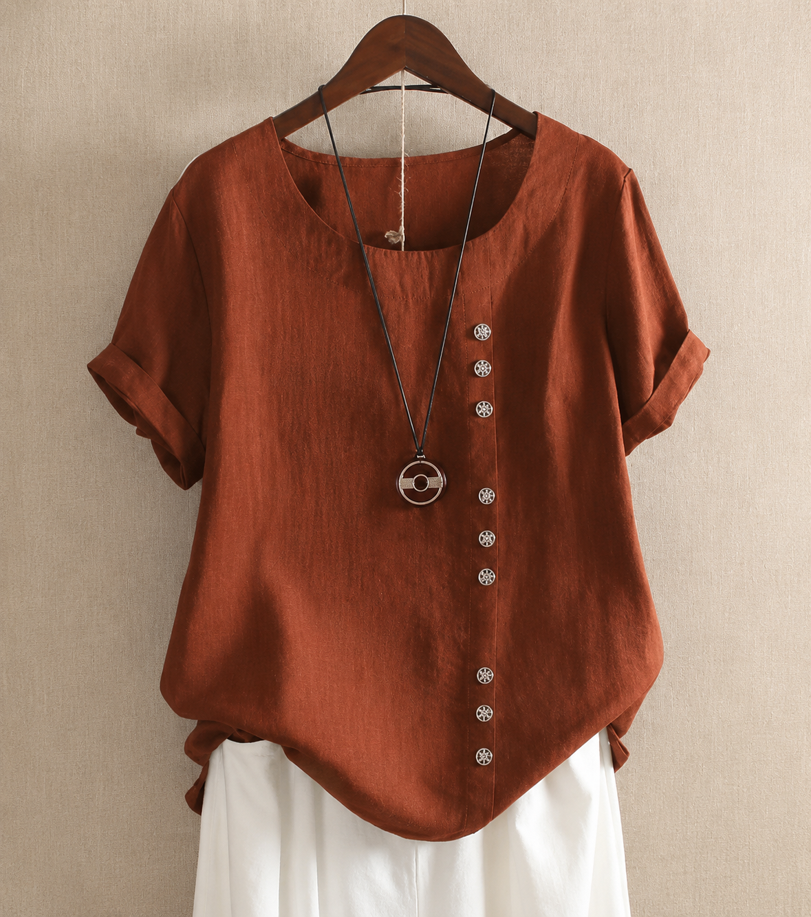 Blusa a tinta unita a maniche corte con scollo rotondo