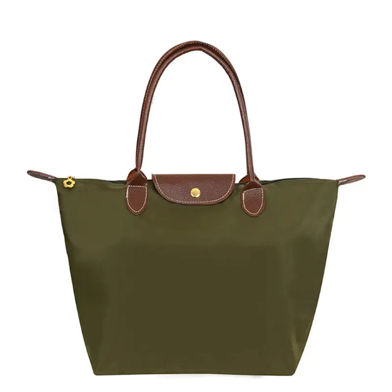 Borsa a mano versatile in ecopelle con finitura elegante