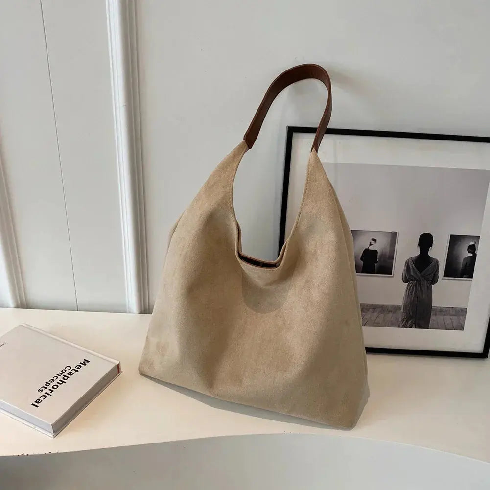 Borsa a Spalla da Donna in Morbido Camoscio – Texture Lussuosa ed Eleganza Boho