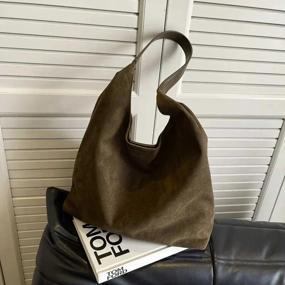 Borsa a Spalla da Donna in Morbido Camoscio – Texture Lussuosa ed Eleganza Boho