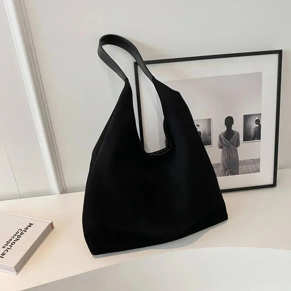 Borsa a Spalla da Donna in Morbido Camoscio – Texture Lussuosa ed Eleganza Boho