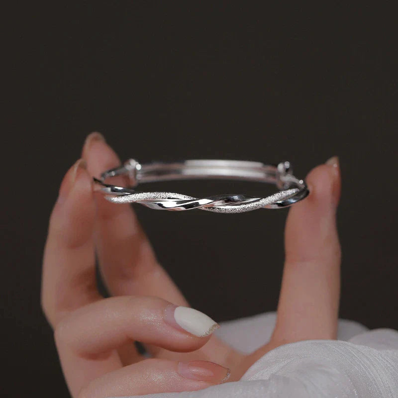 Bracciale da donna in argento intrecciato elegante e intramontabile