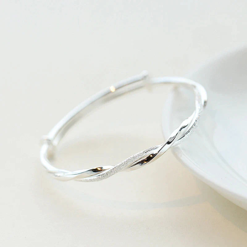 Bracciale da donna in argento intrecciato elegante e intramontabile