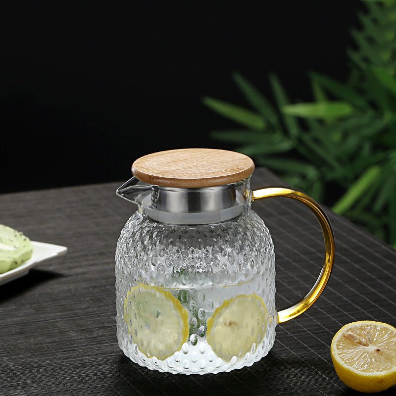 Brocca in Vetro Lavorato Resistente al Calore con Coperchio in Bambù – Caraffa Elegante per Bevande Calde e Fredde