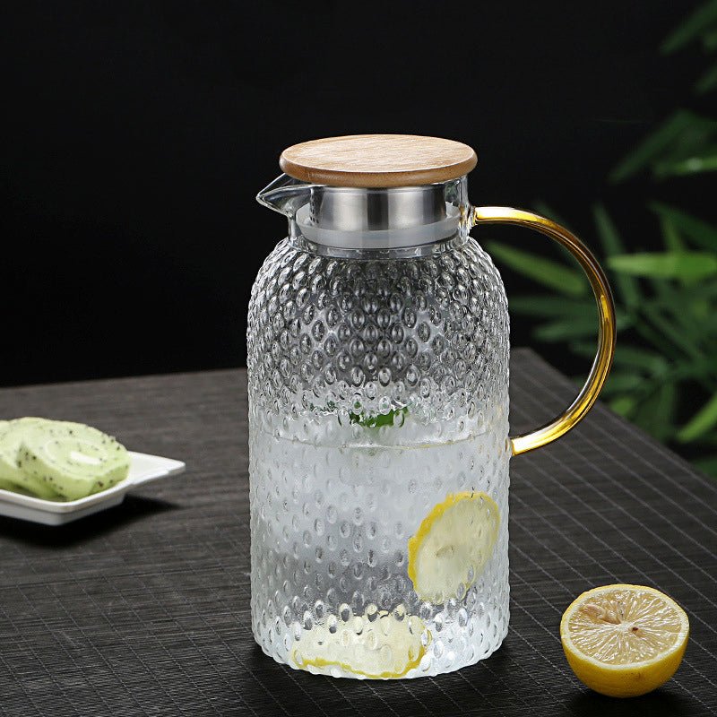 Brocca in Vetro Lavorato Resistente al Calore con Coperchio in Bambù – Caraffa Elegante per Bevande Calde e Fredde