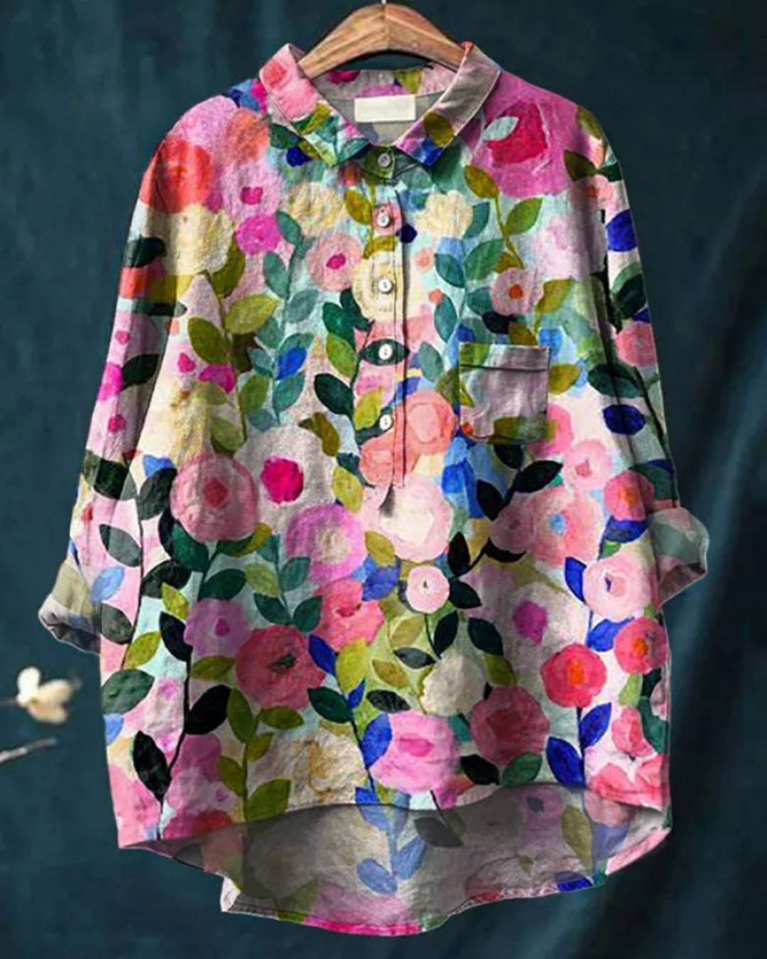 Camicia da donna a bottoni con fantasia floreale