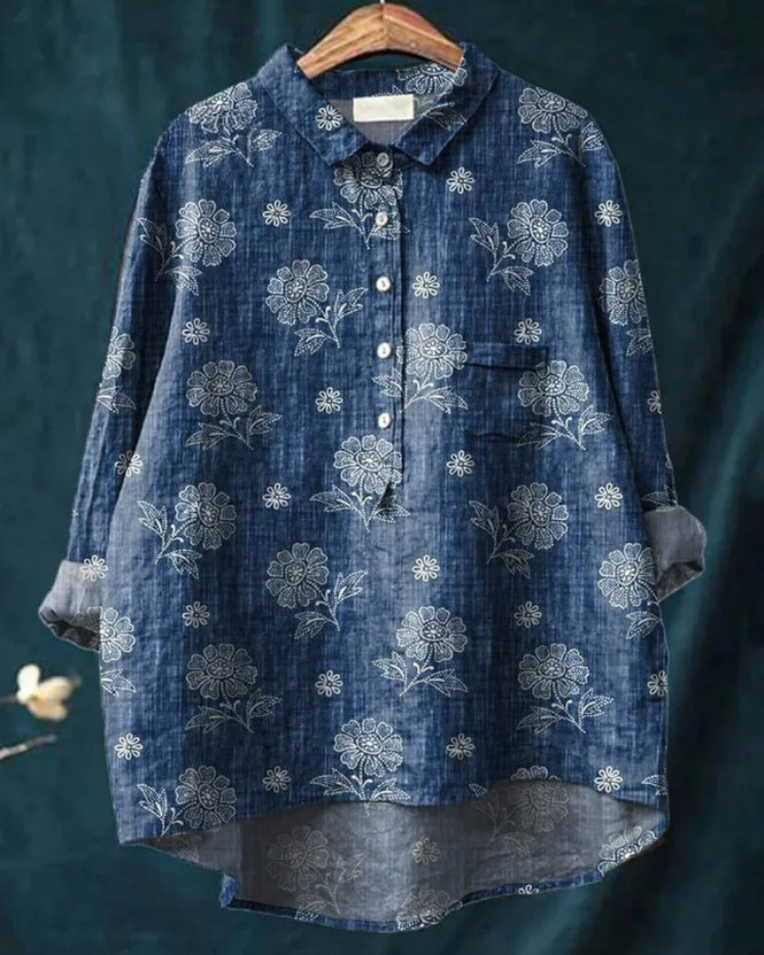 Camicia da donna a bottoni con fantasia floreale