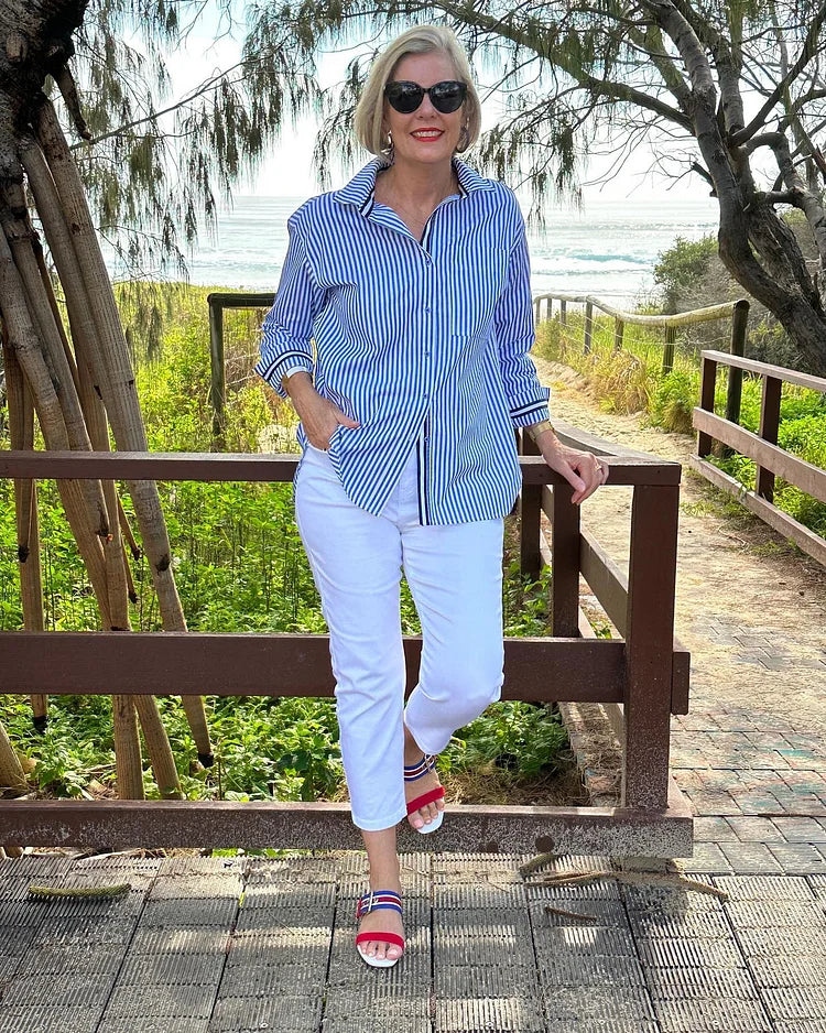 Camicia da donna a righe con abbottonatura