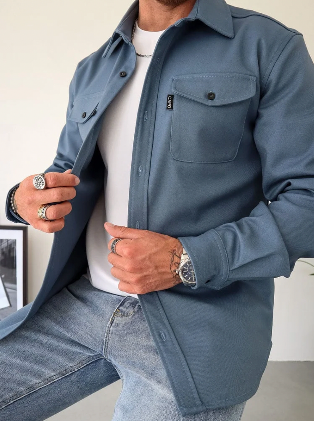 Camicia da uomo moderna ed elegante