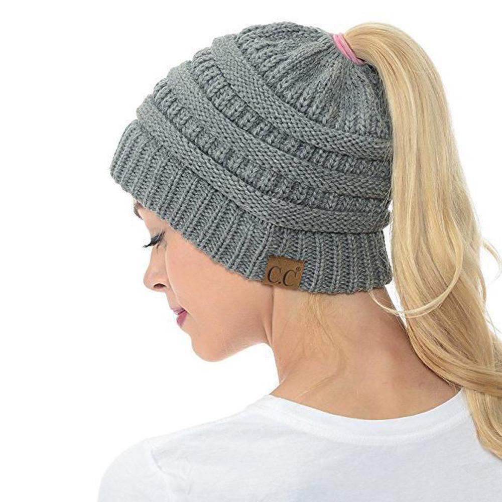 Cappello invernale da donna in maglia con foro per coda di cavallo – Morbido e casual