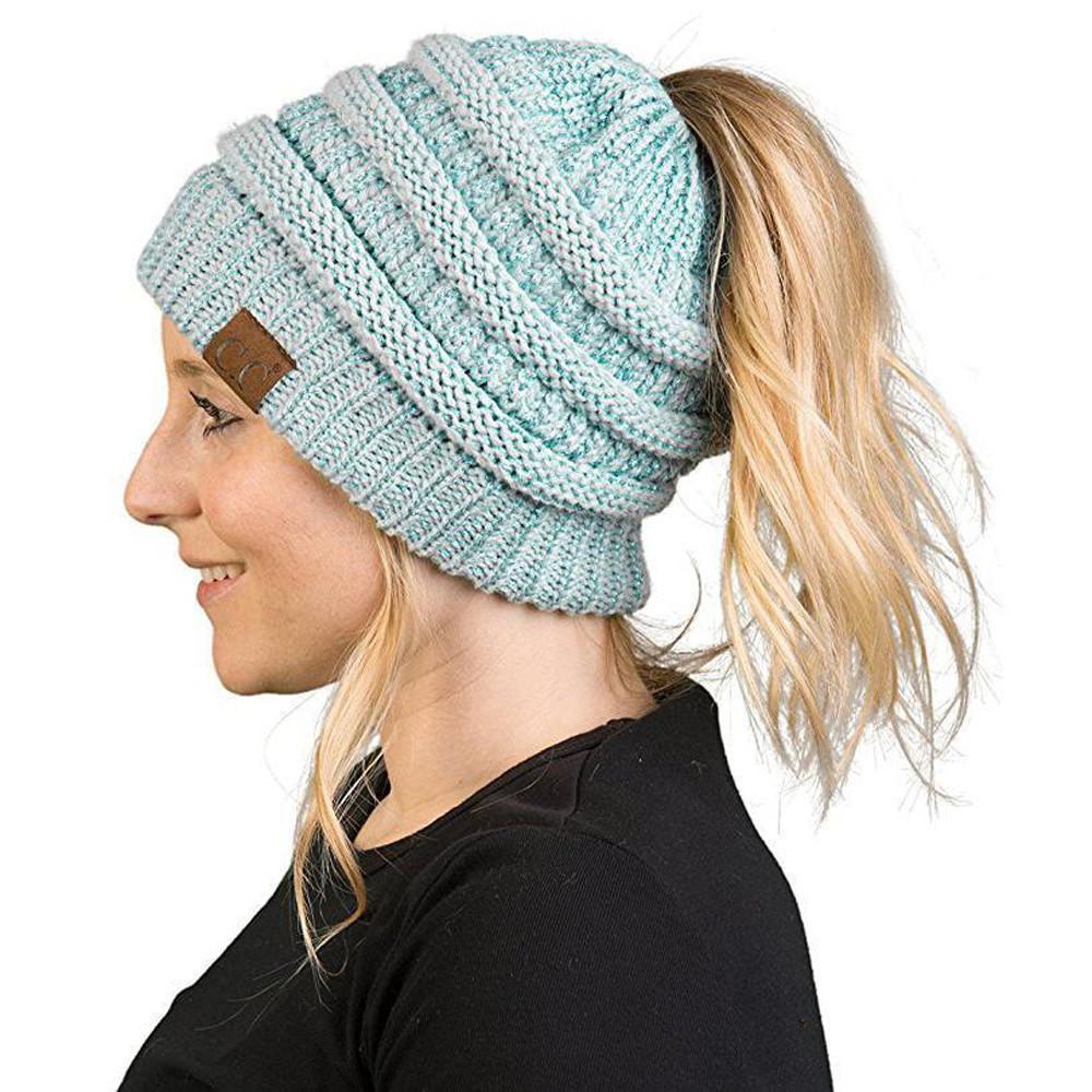 Cappello invernale da donna in maglia con foro per coda di cavallo – Morbido e casual