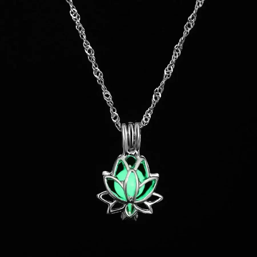 Collana luminosa con fiore di loto