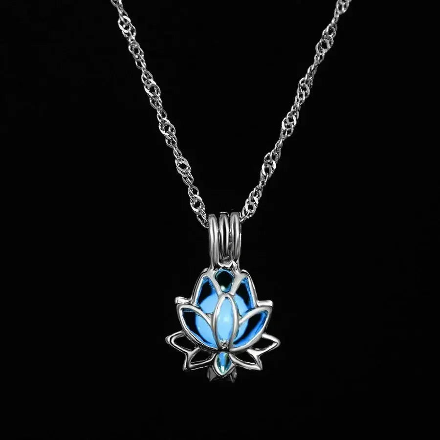 Collana luminosa con fiore di loto