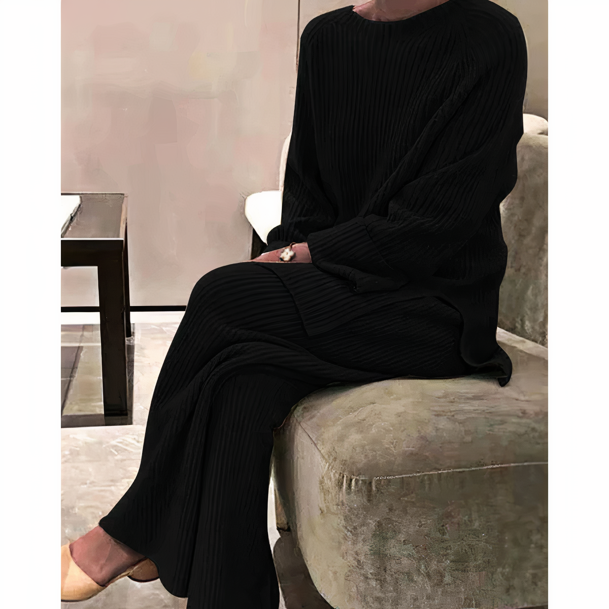 Completo casual da donna con maglione in maglia e pantaloni
