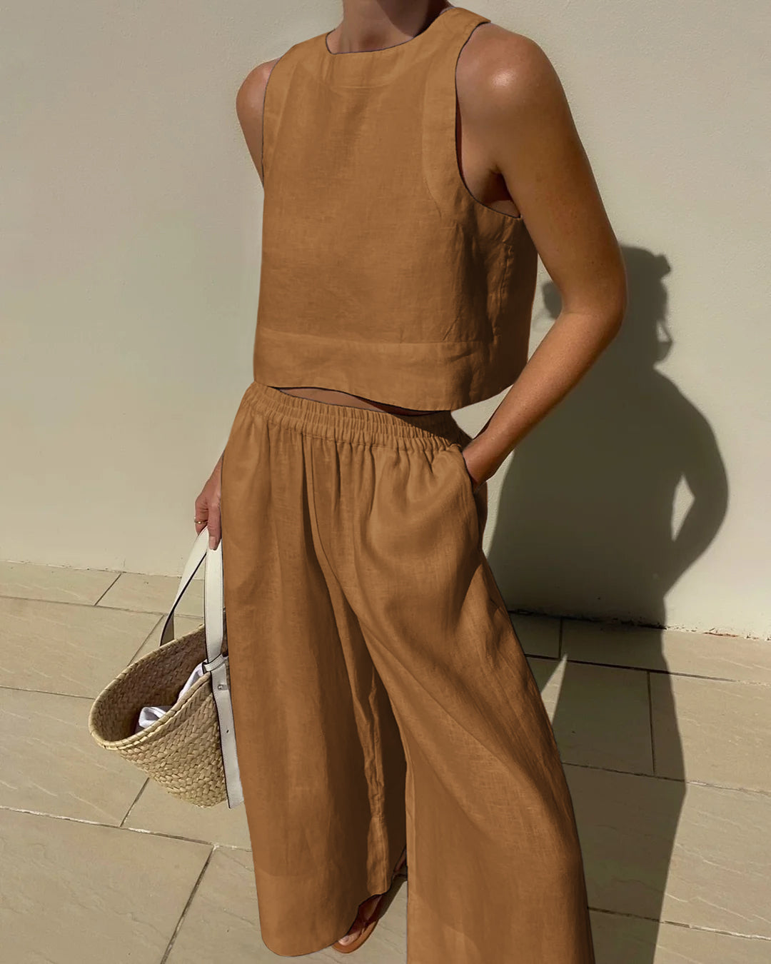 Completo da donna 2 pezzi: top corto senza maniche e pantaloni a gamba larga