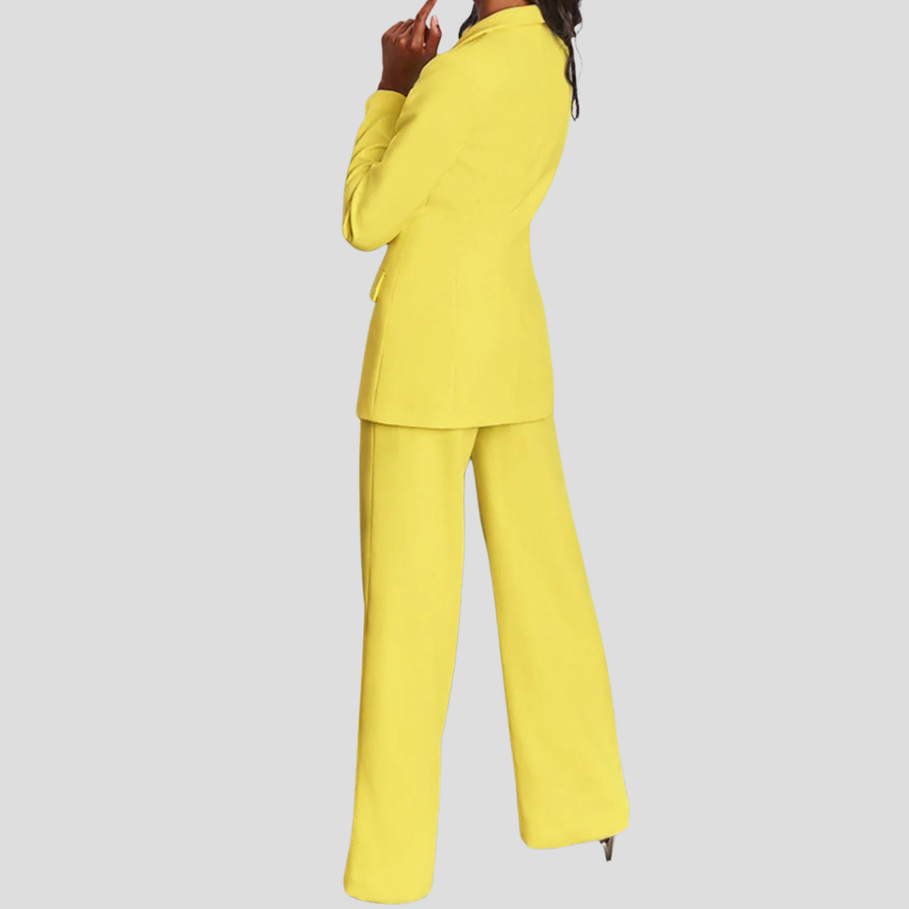 Completo da donna con blazer e pantaloni