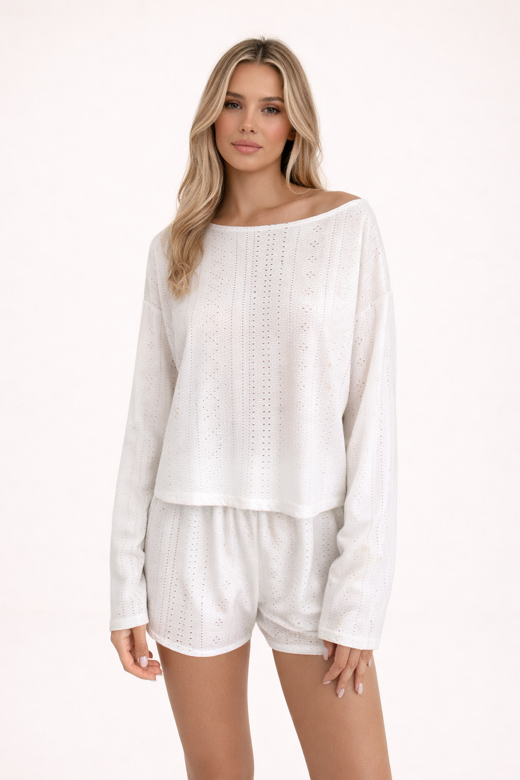Completo da donna leggero con maglia e pantaloncini dal design morbido e leggero