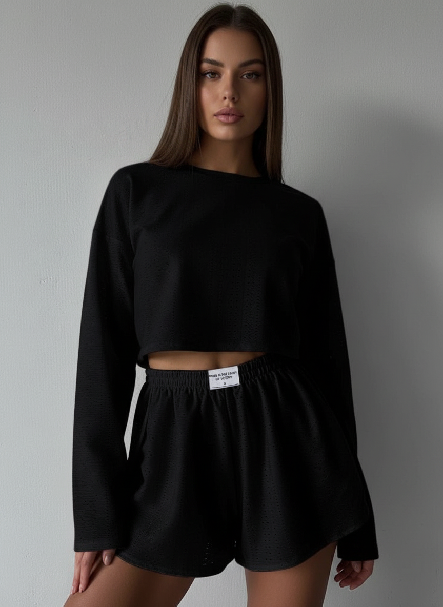 Completo da donna leggero con maglia e pantaloncini dal design morbido e leggero
