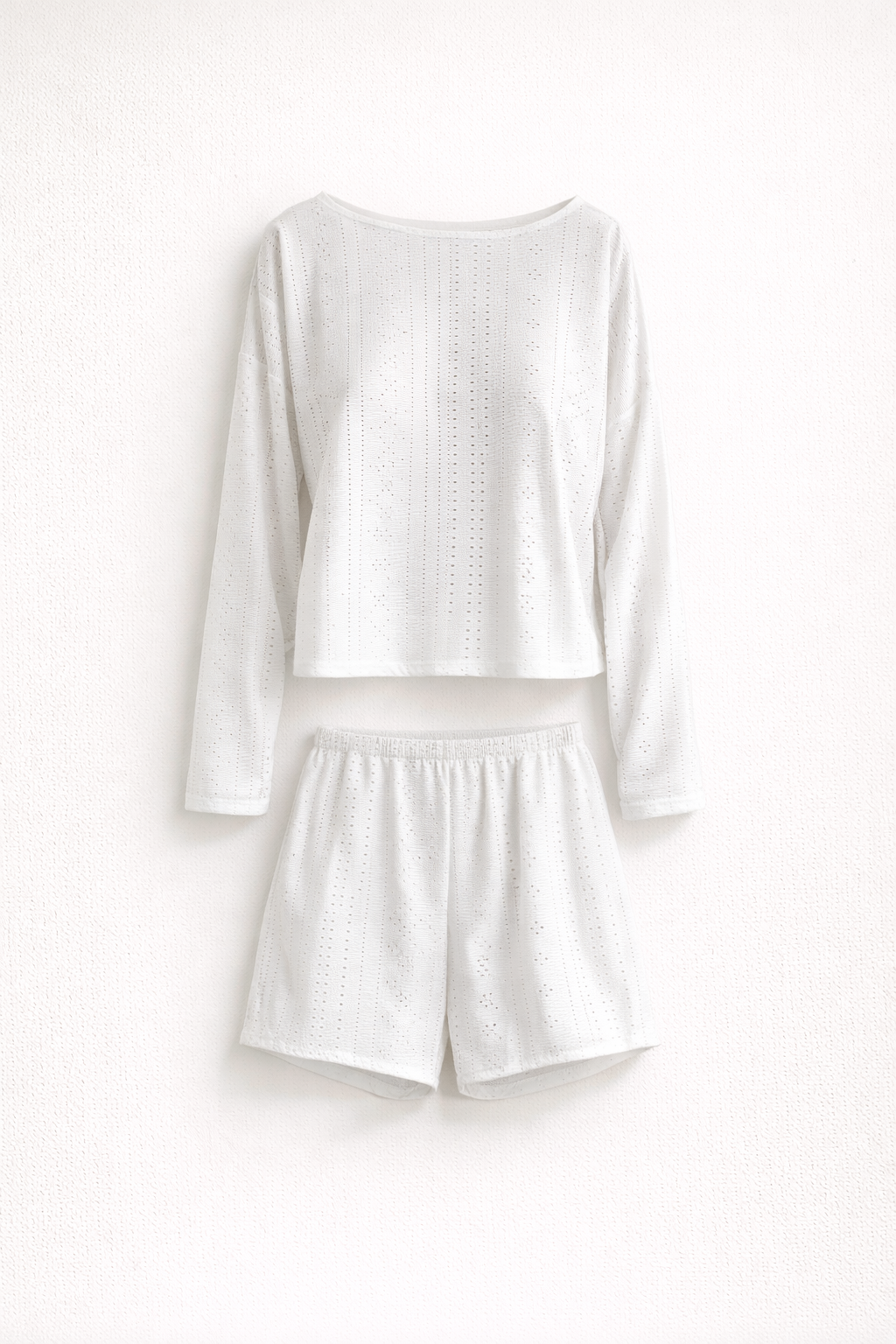 Completo da donna leggero con maglia e pantaloncini dal design morbido e leggero