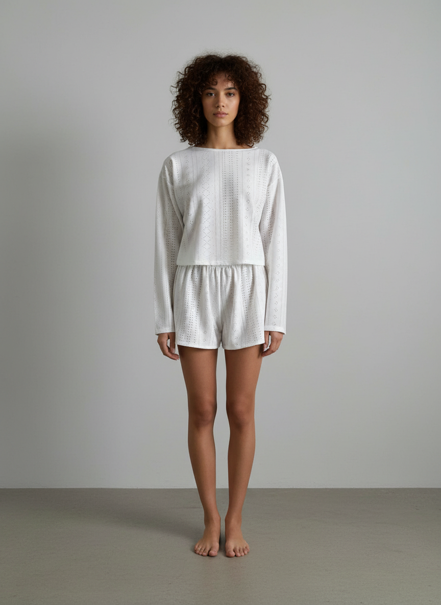 Completo da donna leggero con maglia e pantaloncini dal design morbido e leggero