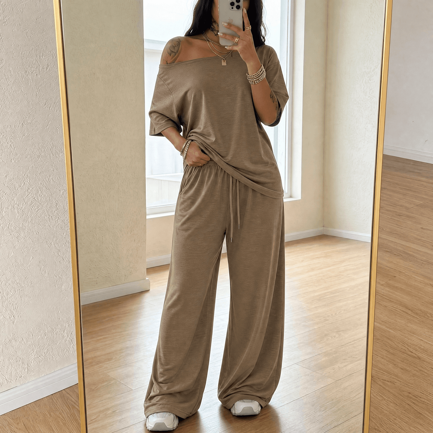 Completo due pezzi con scollo barchetta
