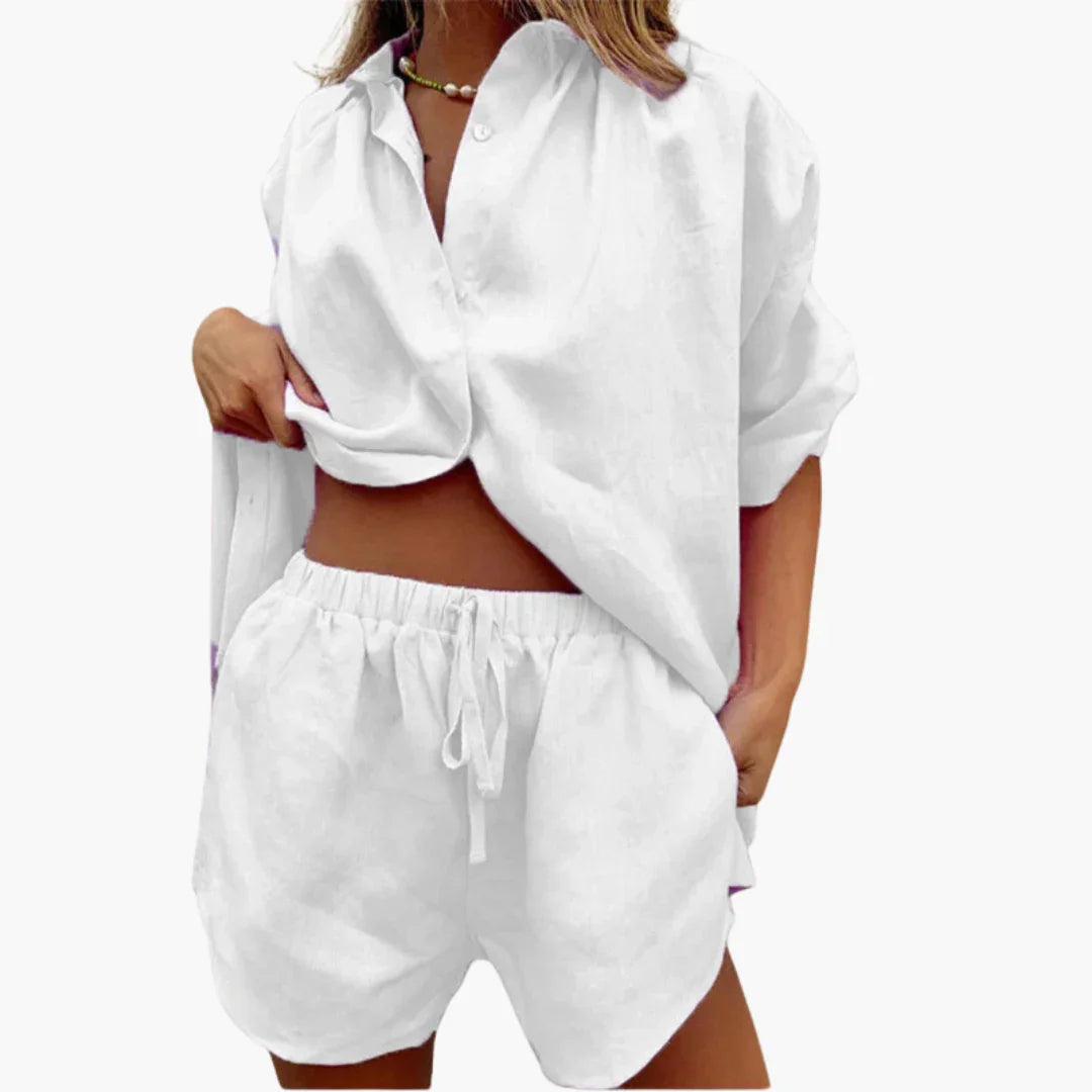 Completo due pezzi da donna con abbottonatura e pantaloncini