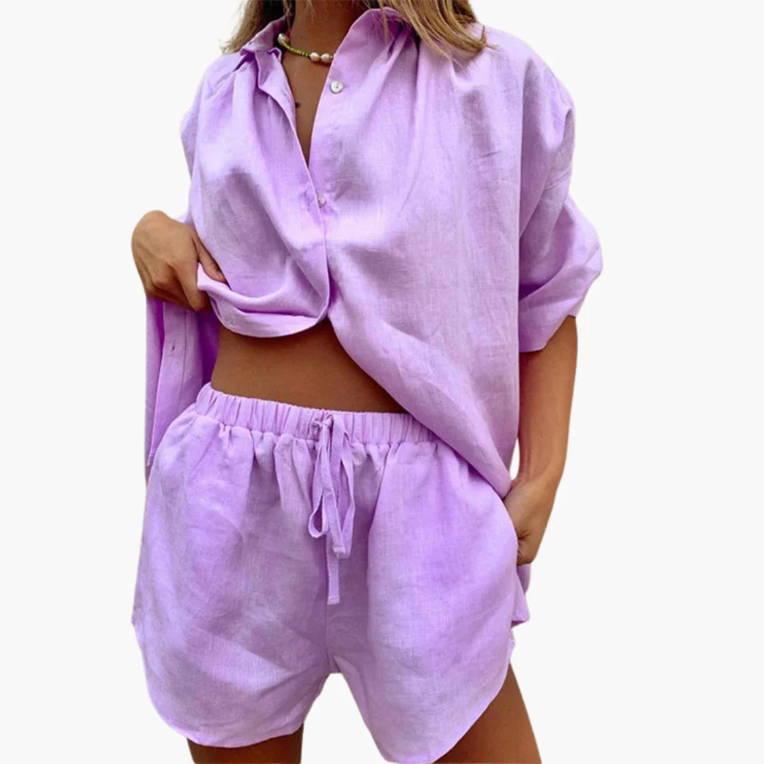 Completo due pezzi da donna con abbottonatura e pantaloncini
