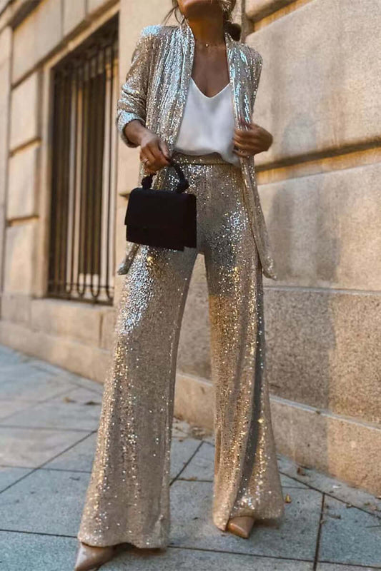 Completo elegante con giacca a maniche lunghe e pantaloni di paillettes