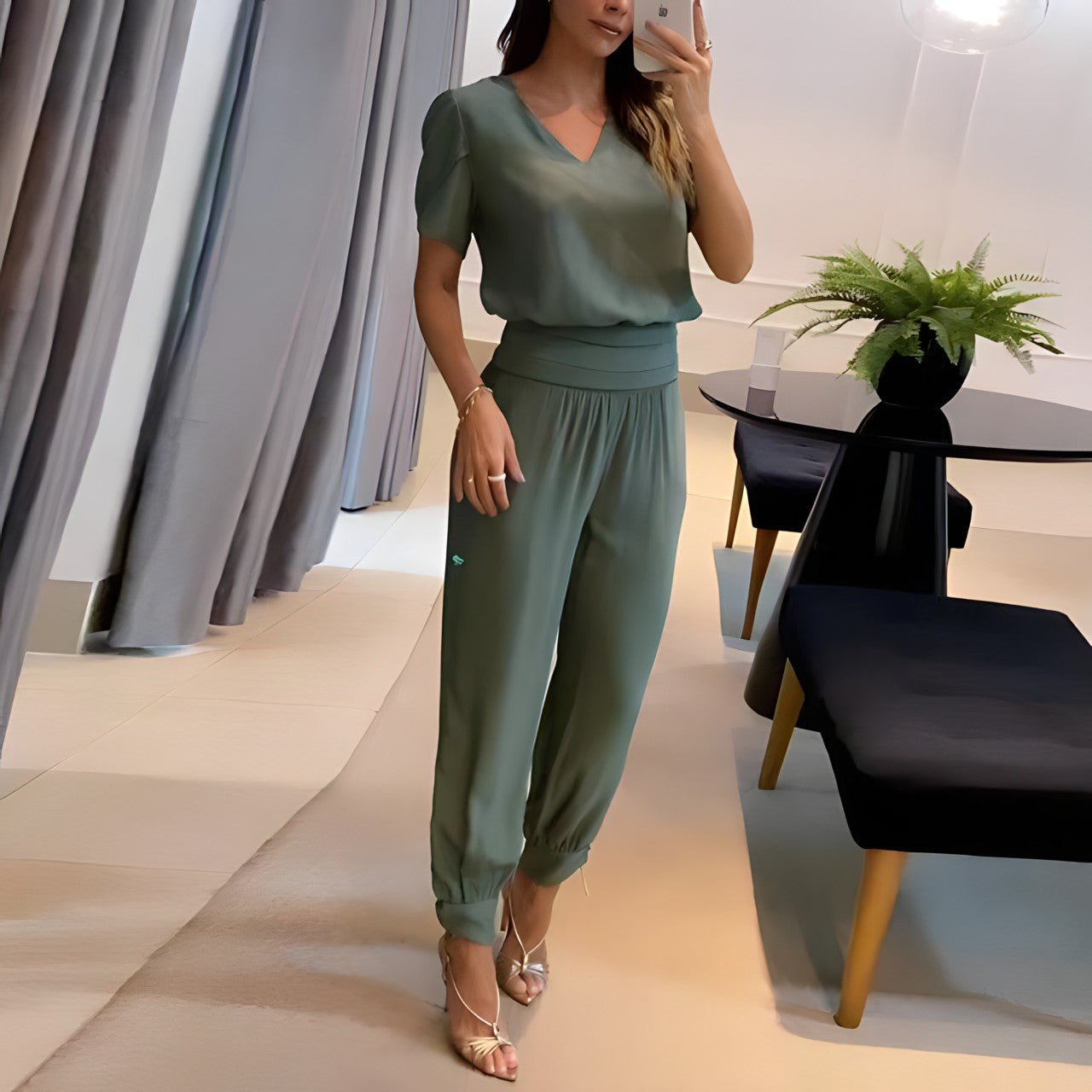 Completo elegante stampato con scollo a V