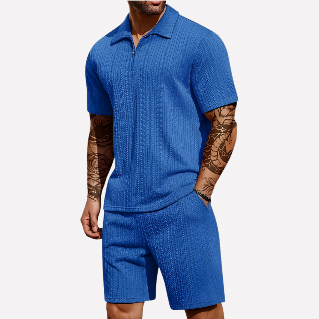 Completo strutturato con polo con zip e pantaloncini