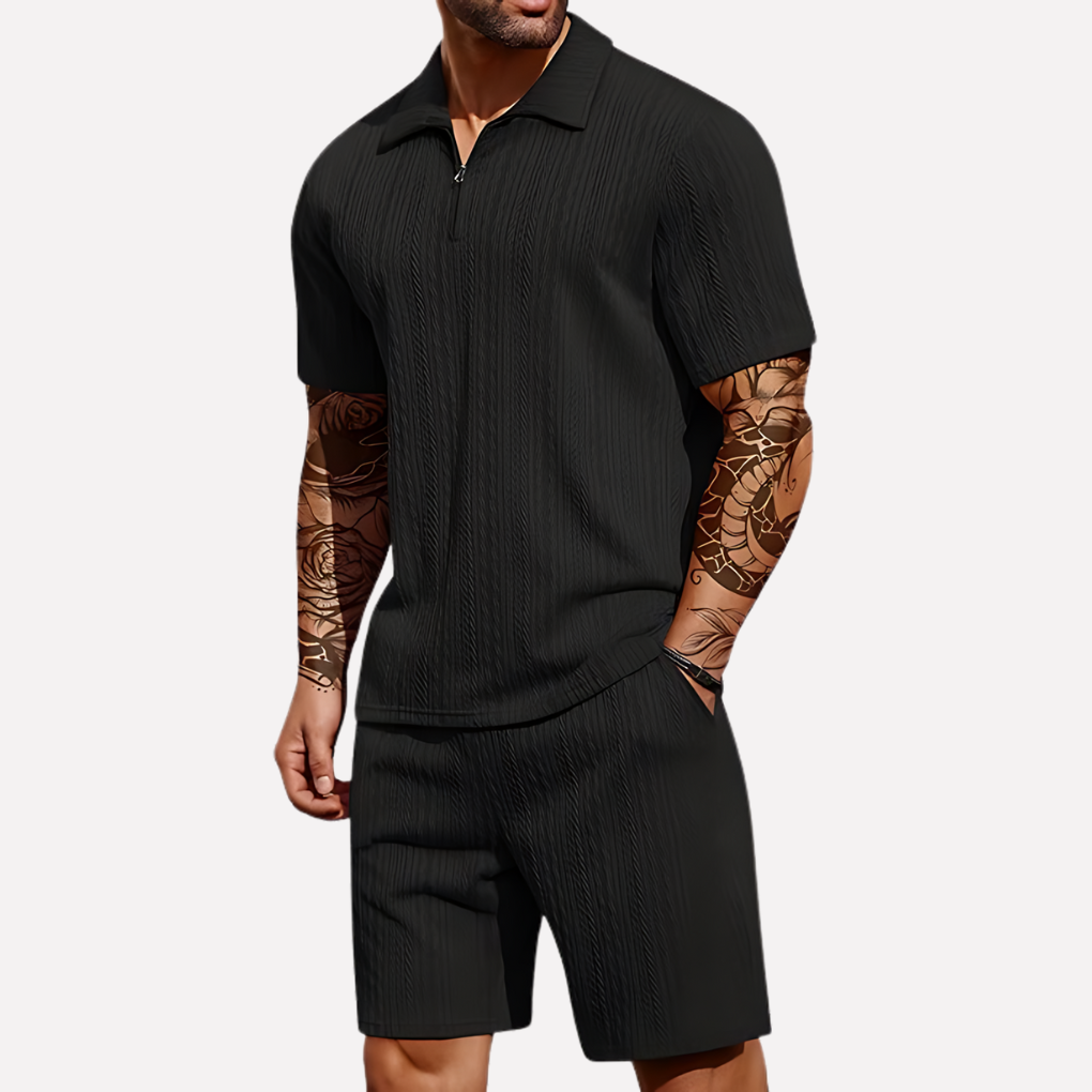 Completo strutturato con polo con zip e pantaloncini