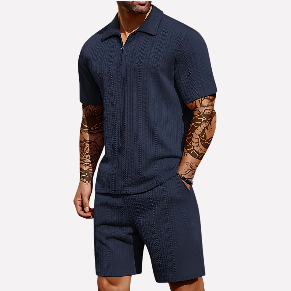 Completo strutturato con polo con zip e pantaloncini