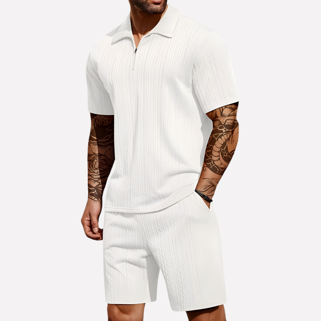 Completo strutturato con polo con zip e pantaloncini