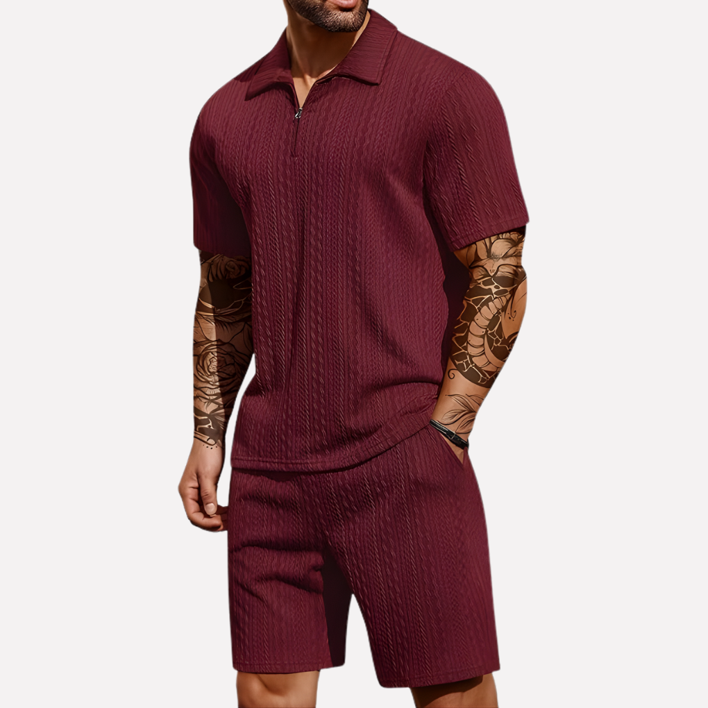 Completo strutturato con polo con zip e pantaloncini