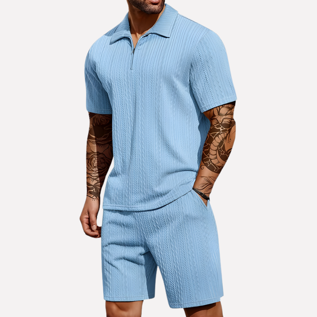 Completo strutturato con polo con zip e pantaloncini