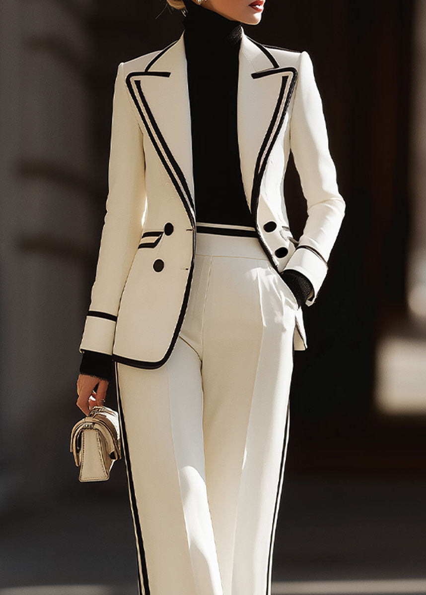 Completo tailleur doppio petto con profili a contrasto