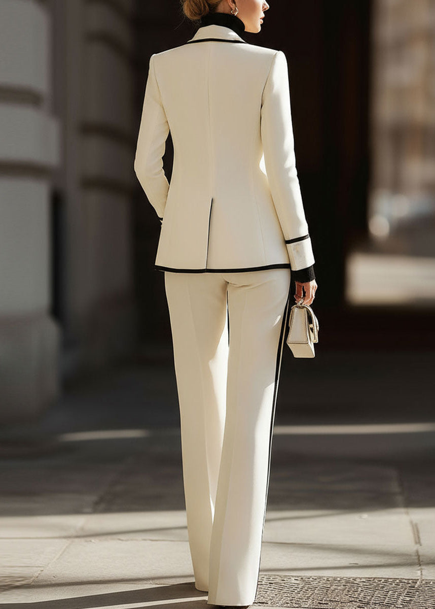 Completo tailleur doppio petto con profili a contrasto